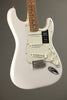 Fender Player Stratocaster®, Pau Ferro Fingerboard, Polar White New